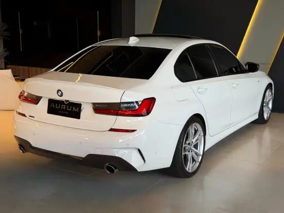 BMW-320i-2020