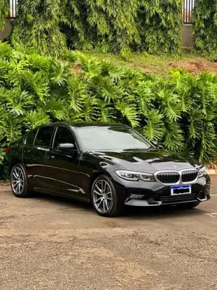BMW-320i-2020