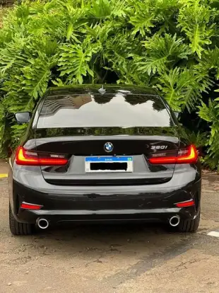 BMW-320i-2020