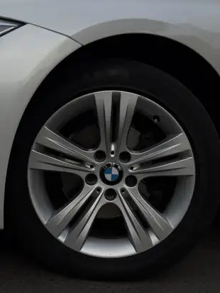 BMW-320i-2015
