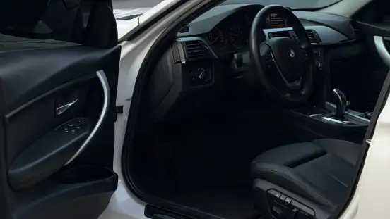 BMW-320i-2015