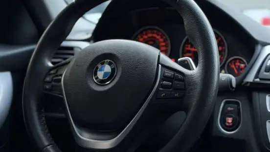 BMW-320i-2015
