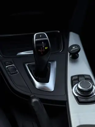 BMW-320i-2015