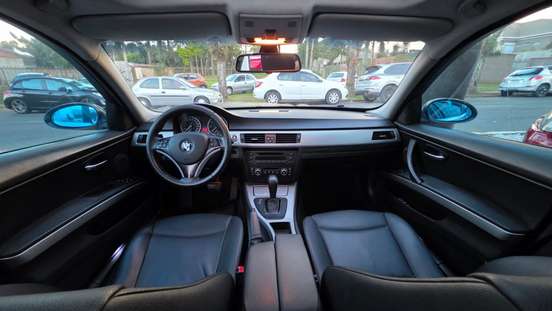 BMW-320i-2008