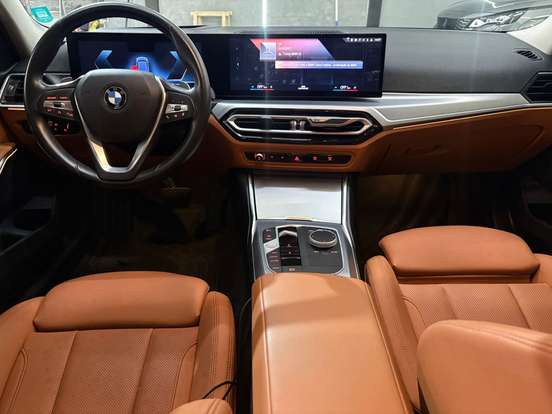 BMW-320i-2023