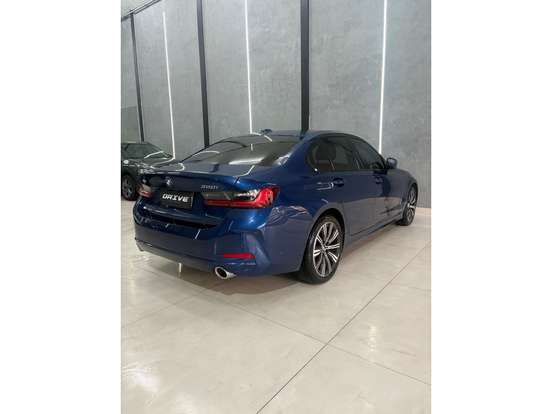 BMW-320i-2023