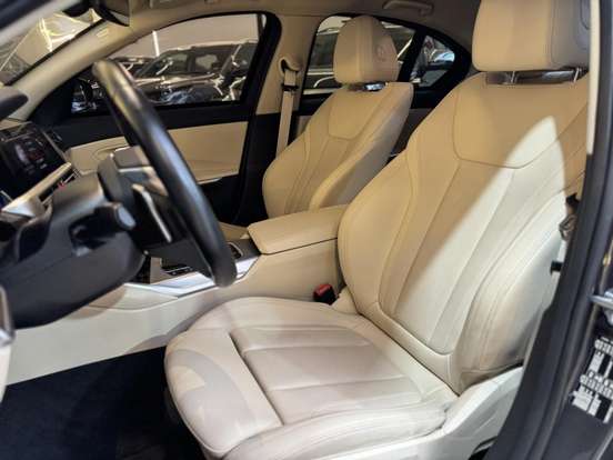 BMW-320i-2021