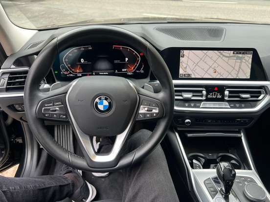 BMW-320i-2021