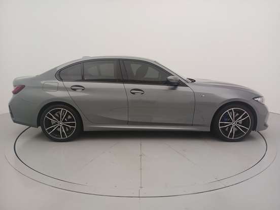 BMW-320i-2023