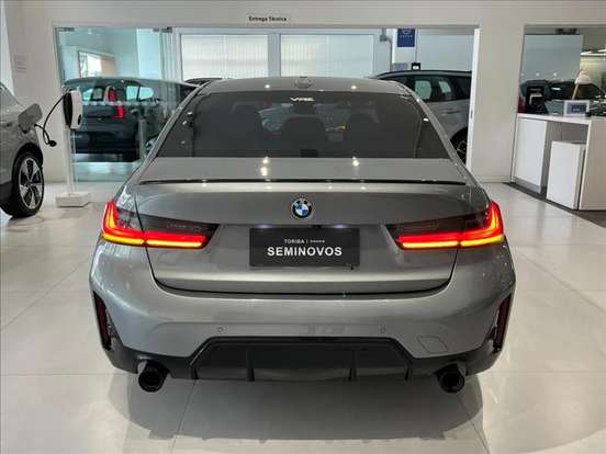 BMW-320i-2024
