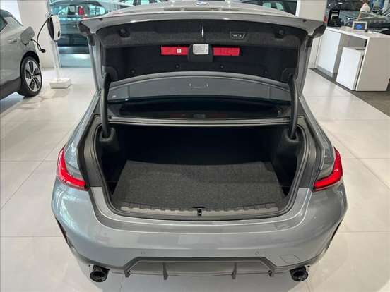 BMW-320i-2024