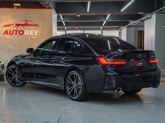 BMW-320i-2023