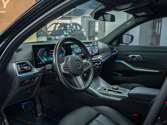 BMW-320i-2023