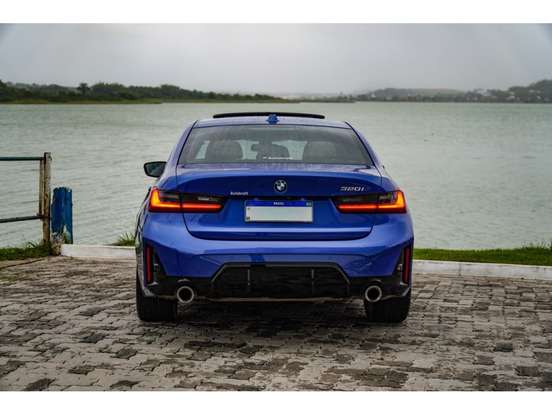 BMW-320i-2024