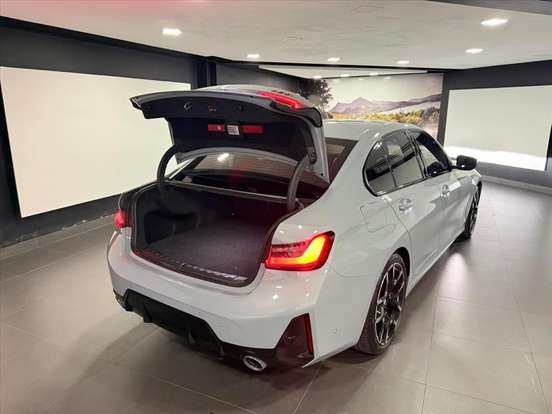 BMW-320i-2024