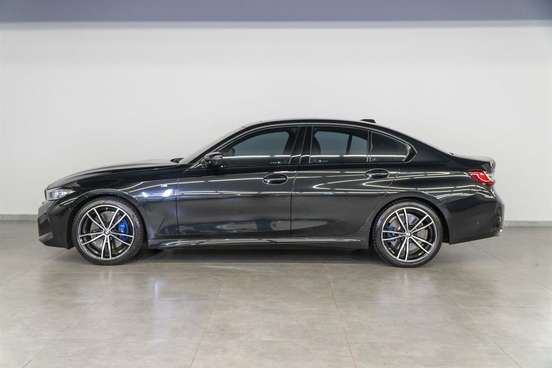 BMW-320i-2023