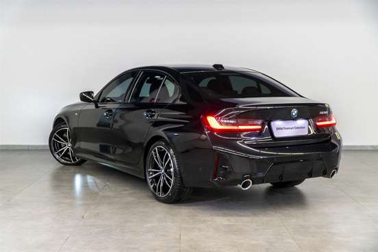 BMW-320i-2023