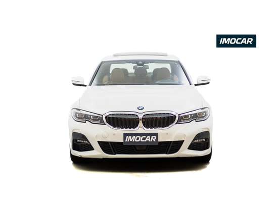 BMW-320i-2021
