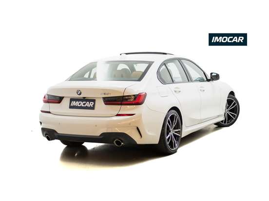 BMW-320i-2021
