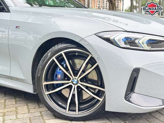 BMW-320i-2023