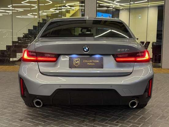BMW-320i-2023