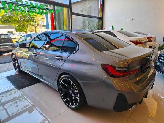 BMW-320i-2023