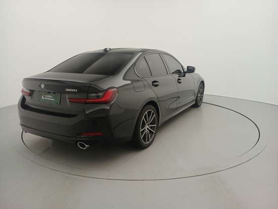 BMW-320i-2023