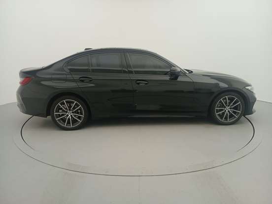 BMW-320i-2023