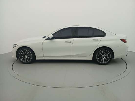 BMW-320i-2023