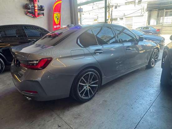 BMW-320i-2025