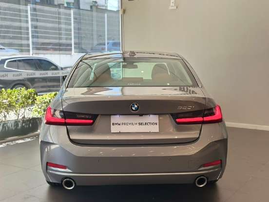BMW-320i-2023