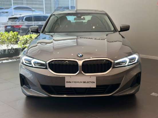 BMW-320i-2023