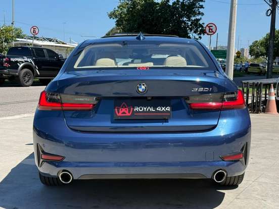 BMW-320i-2021