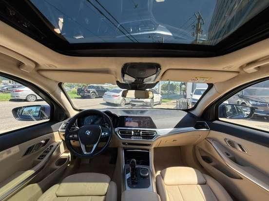 BMW-320i-2021