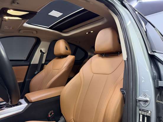 BMW-320i-2022