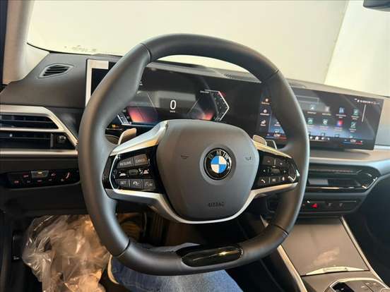 BMW-320i-2025