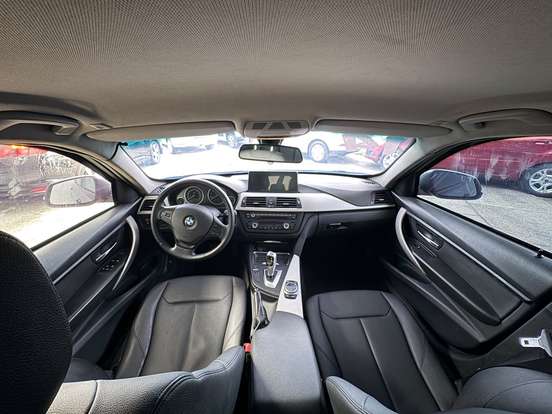 BMW-320i-2013