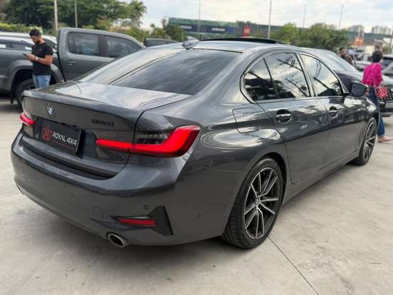 BMW-320i-2020