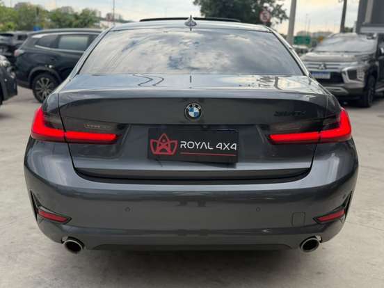 BMW-320i-2020