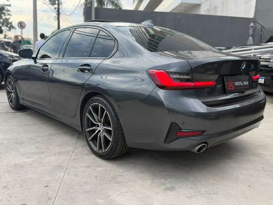 BMW-320i-2020