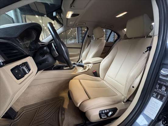 BMW-320i-2018