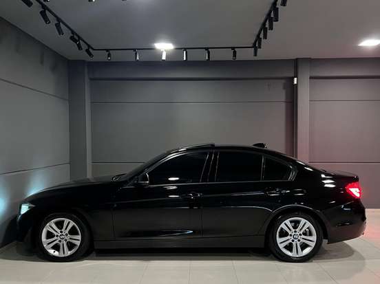 BMW-320i-2016