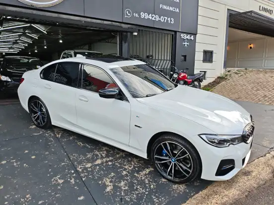 BMW-330e-2022
