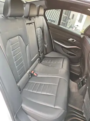 BMW-330e-2022