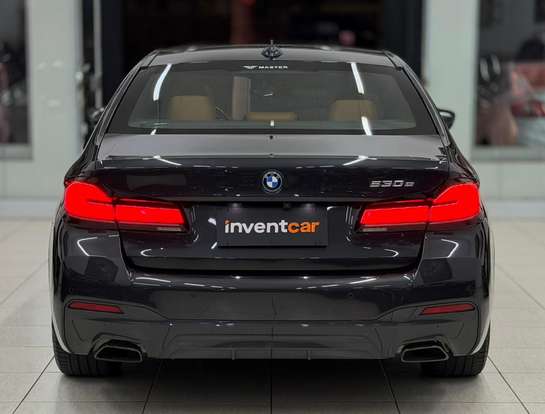 BMW-530e-2022