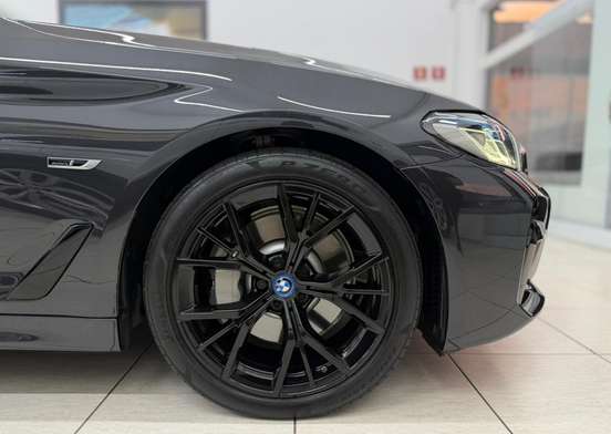 BMW-530e-2022