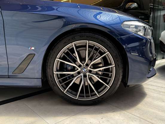 BMW-530e-2019