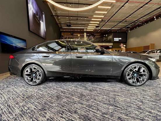 BMW-530e-2.0 TWINPOWER PHEV M SPORT AUTOMÁTICO BMW-530e-2025