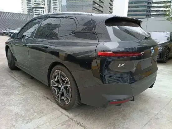 BMW-iX-2024