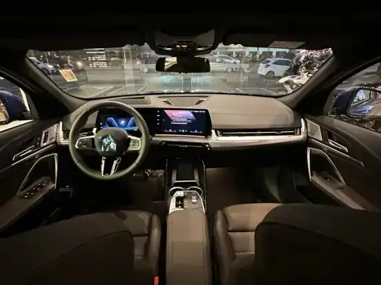 BMW-iX2-2025